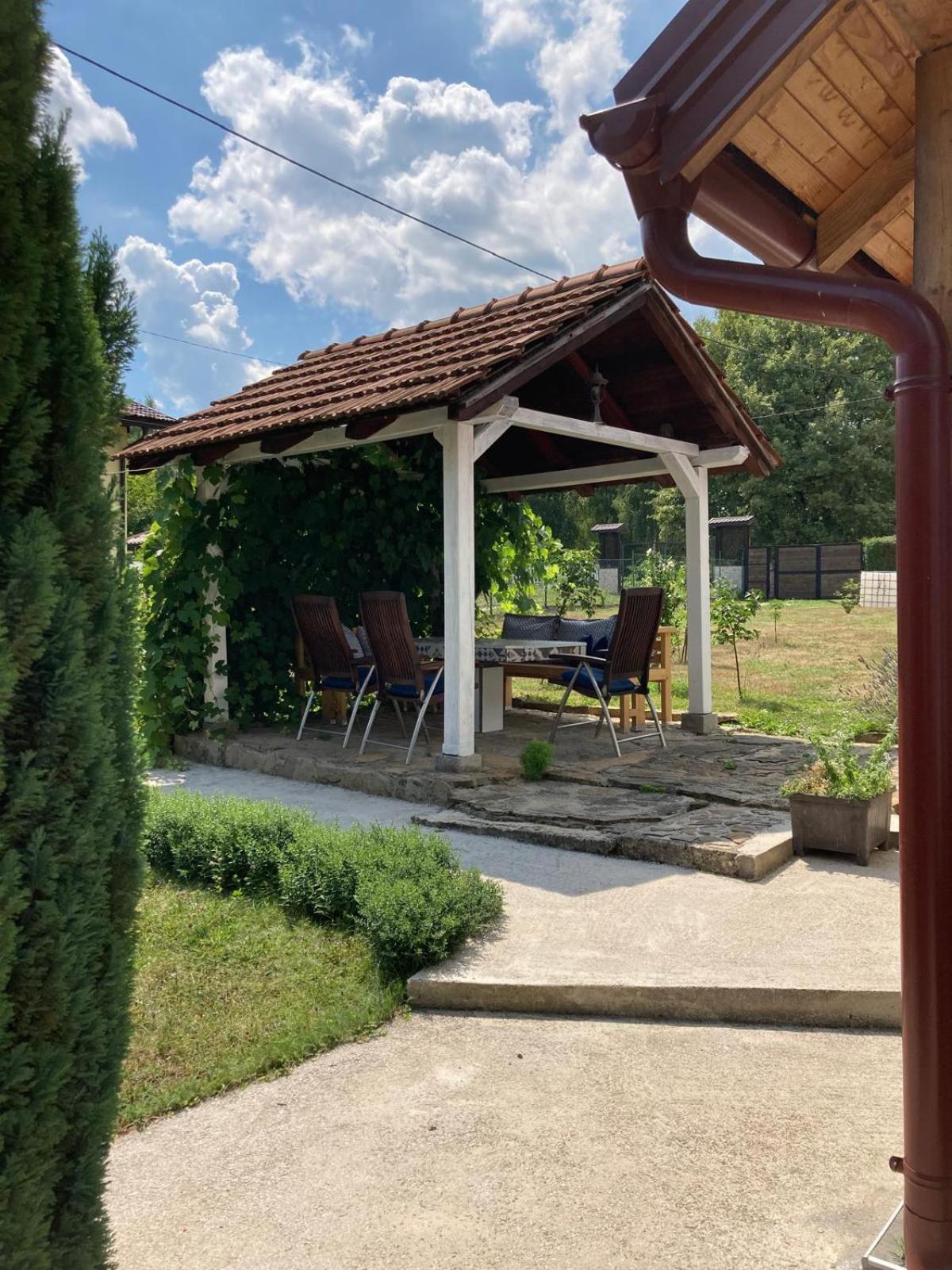 Holiday Home Tunnel Ravne Visoko Ngoại thất bức ảnh