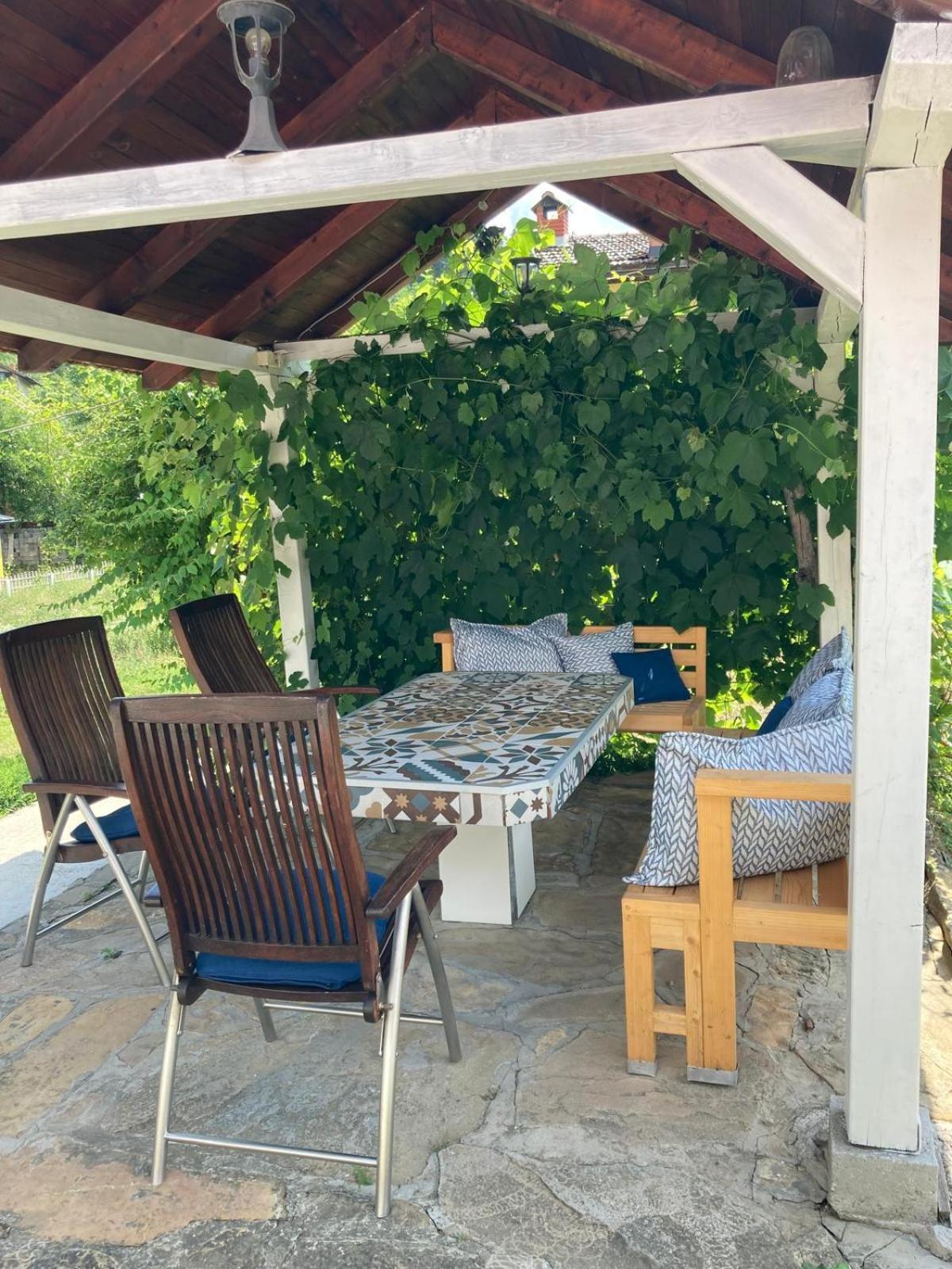 Holiday Home Tunnel Ravne Visoko Ngoại thất bức ảnh