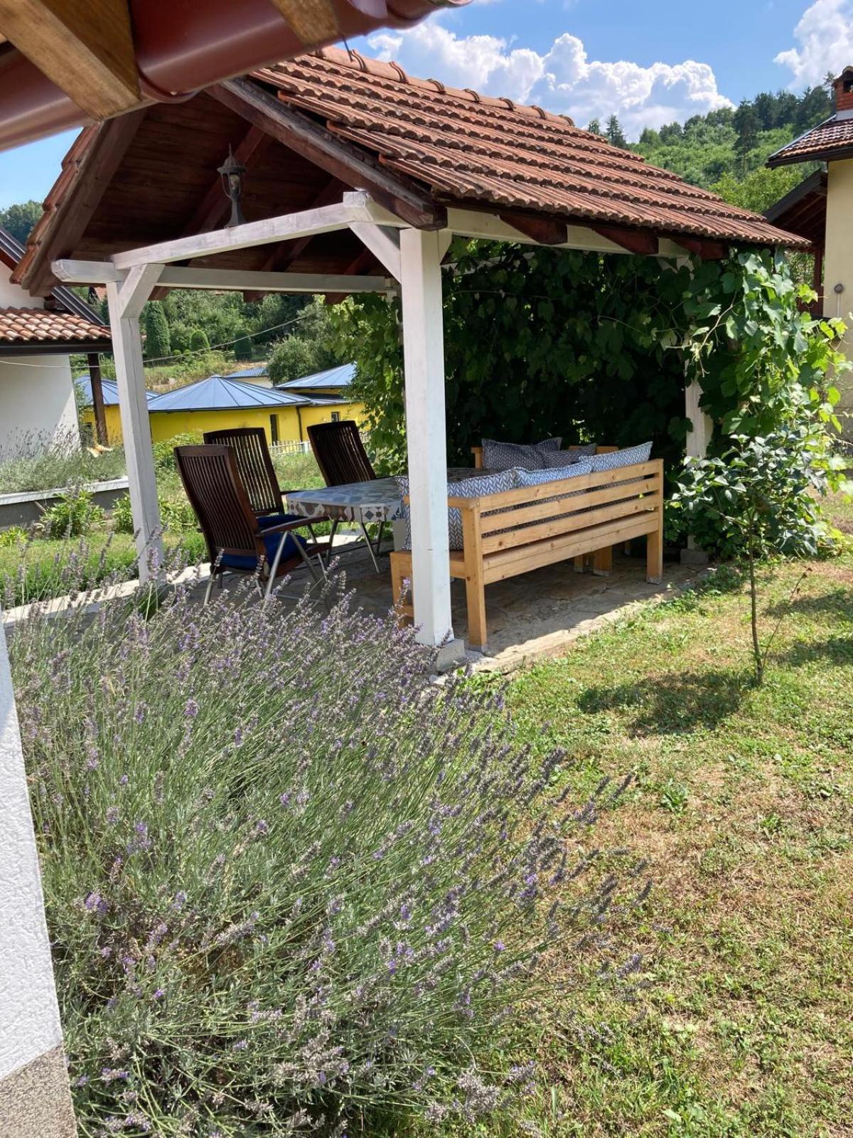 Holiday Home Tunnel Ravne Visoko Ngoại thất bức ảnh